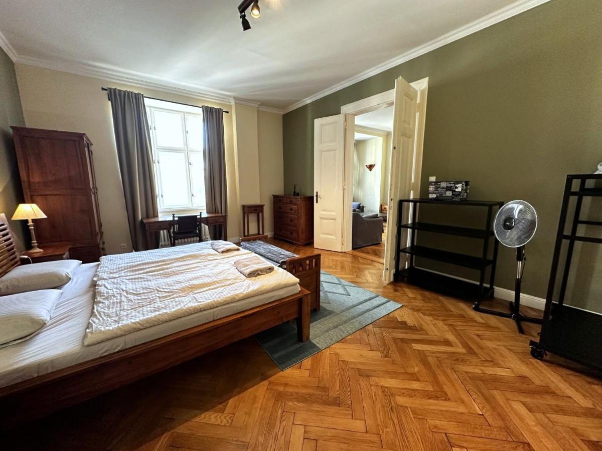Gorkeho Apartment In City Centre Bratislava Exterior foto