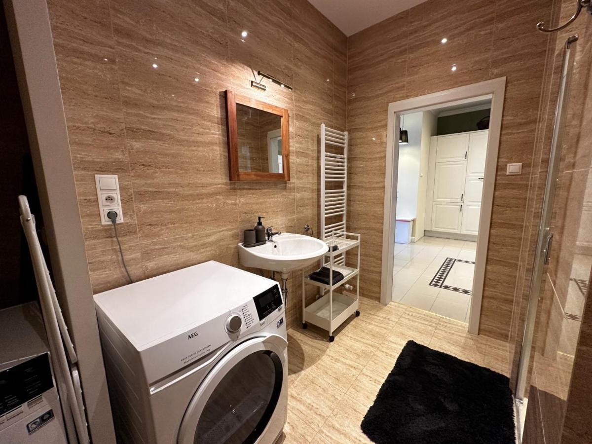 Gorkeho Apartment In City Centre Bratislava Exterior foto